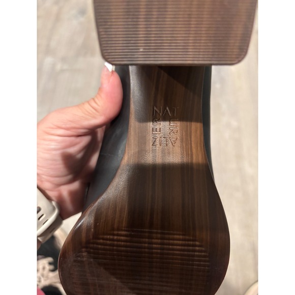 Naturalizer Black Leather Loafer Amble Block Heel Pumps Modern Classic 9.5M - Picture 6 of 7